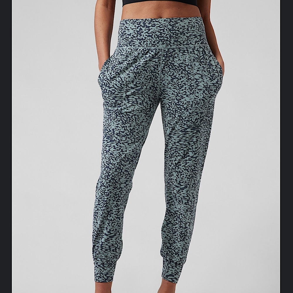 Athleta salutation jogger